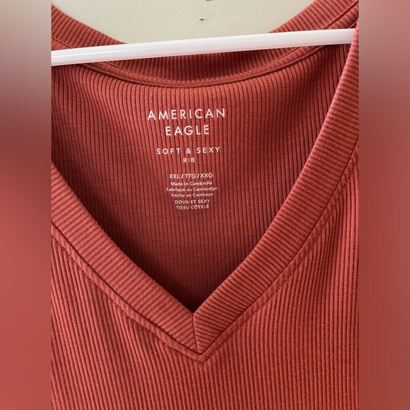 Cropped v neck t-shirt - Picture 2 of 3